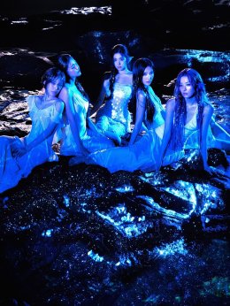 Red Velvet ซัมเมอร์ควีนคัมแบ็กพร้อมมินิอัลบั้มใหม่ 'Velvet Summer' ถ่ายทอดกลิ่นอายฤดูร้อนหลากหลายแบบ พร้อมคว้าอันดับ 1 บนชาร์ต iTunes Top Albums ใน 15 ประเทศทั่วโลก